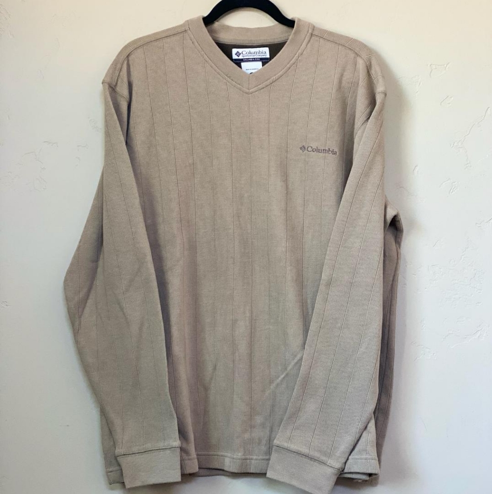 Columbia V-Neck